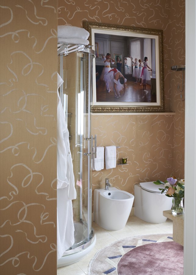 Superfici e dettagli del bagno