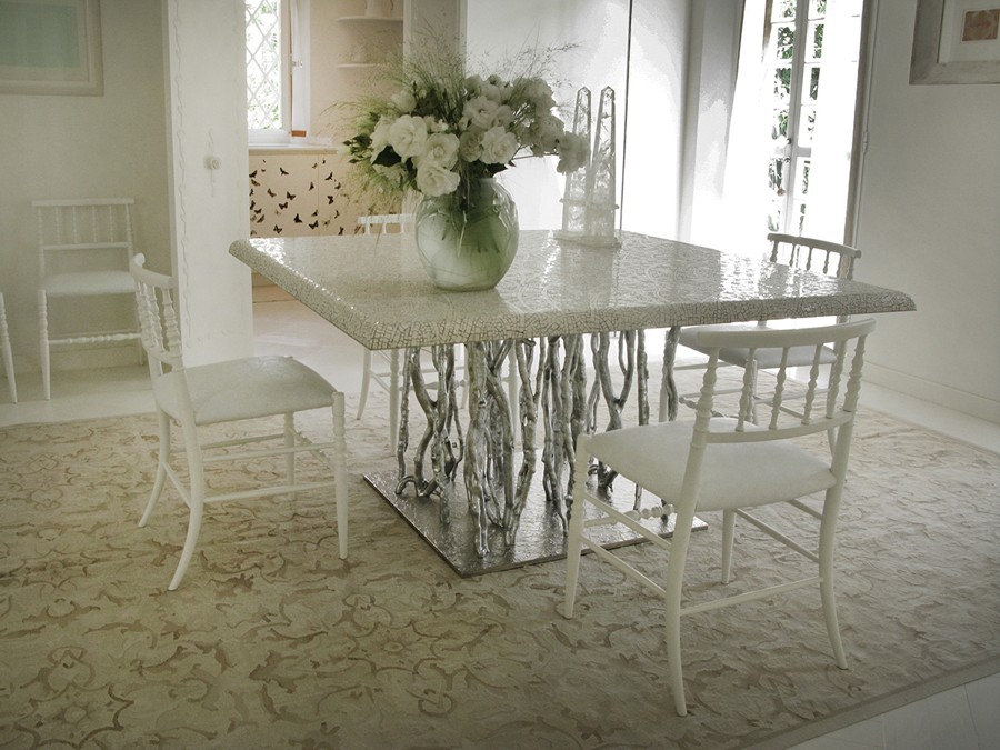 The table, light and texture